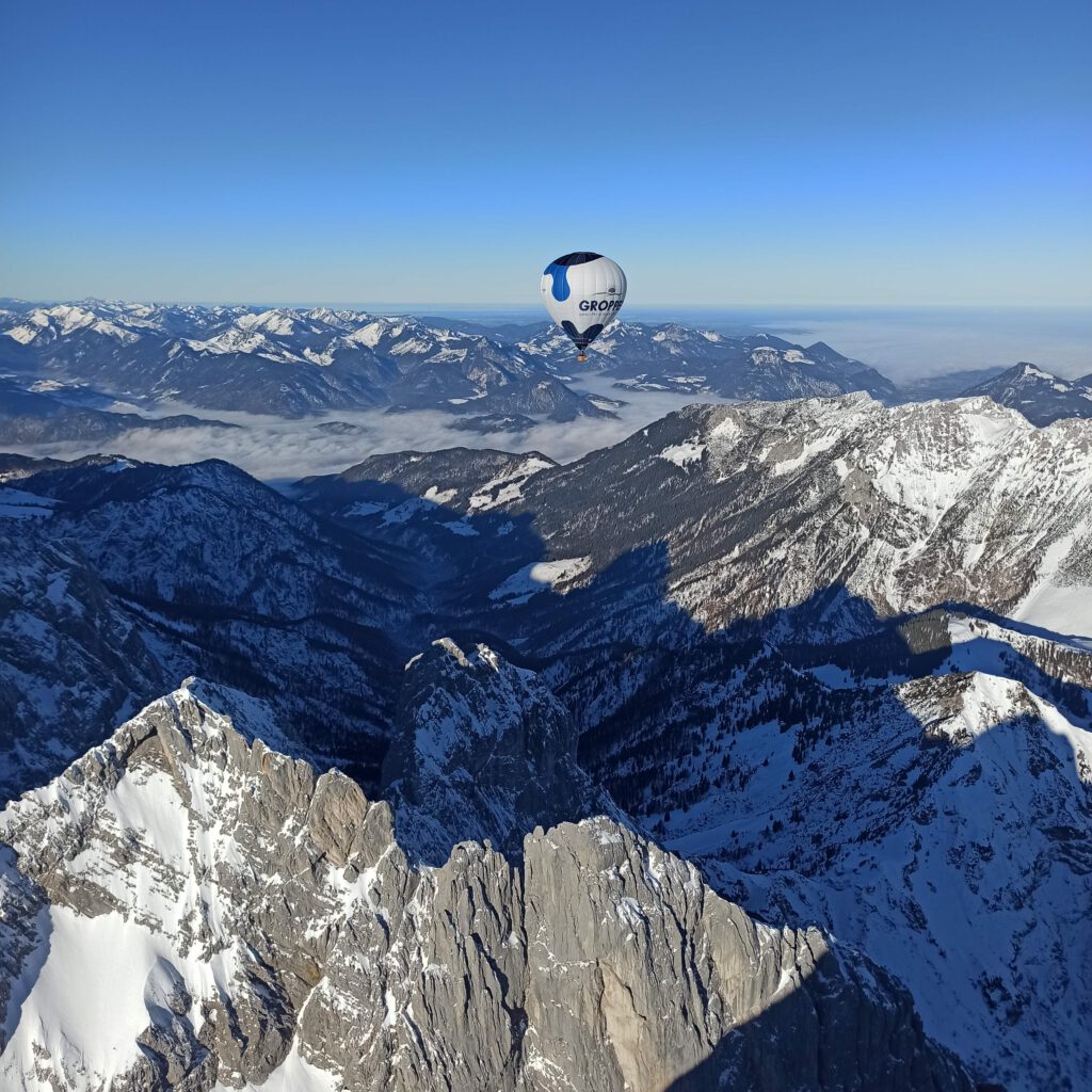 Ballon über Kaisergebirge