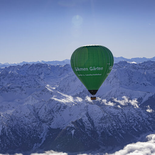 Ballon über den Alpen