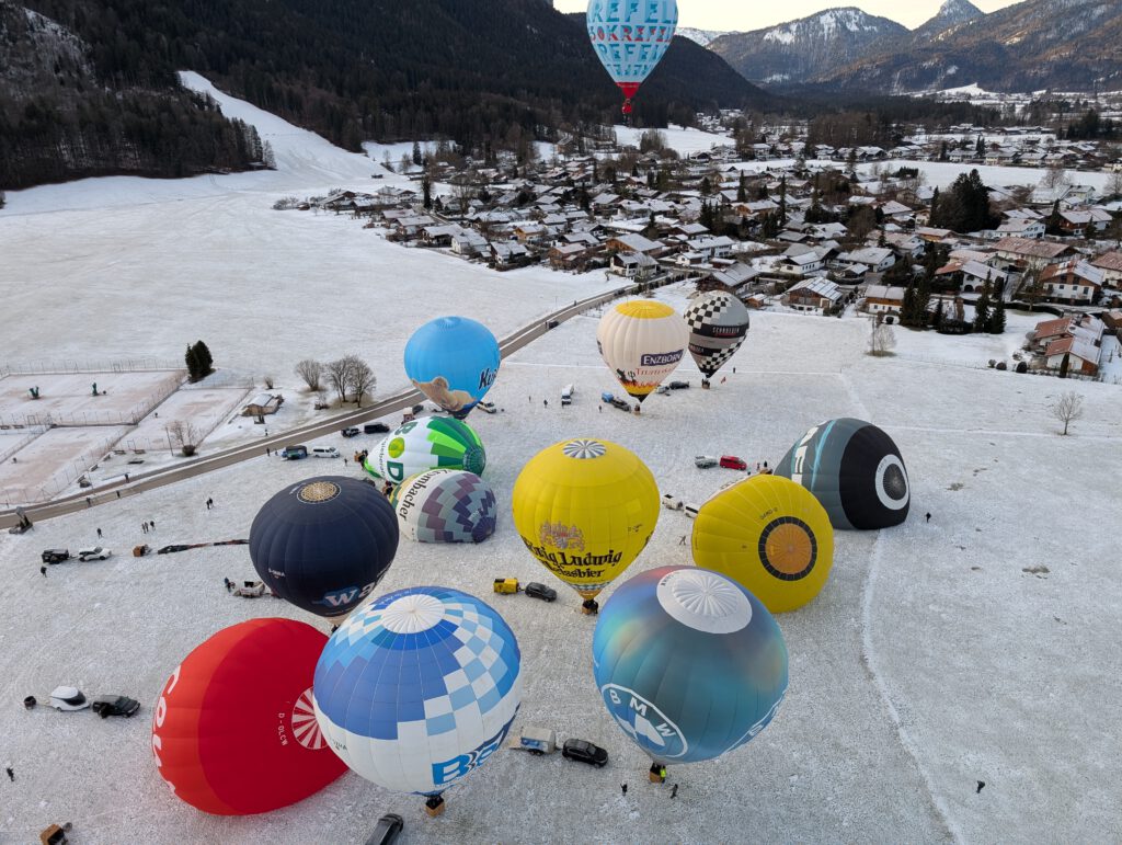 Heißluftballone im Winter