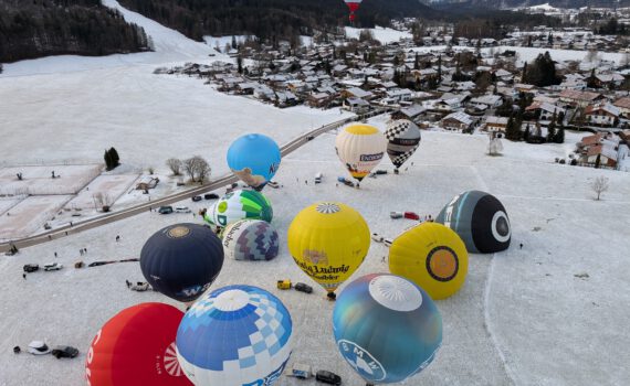 Heißluftballone im Winter